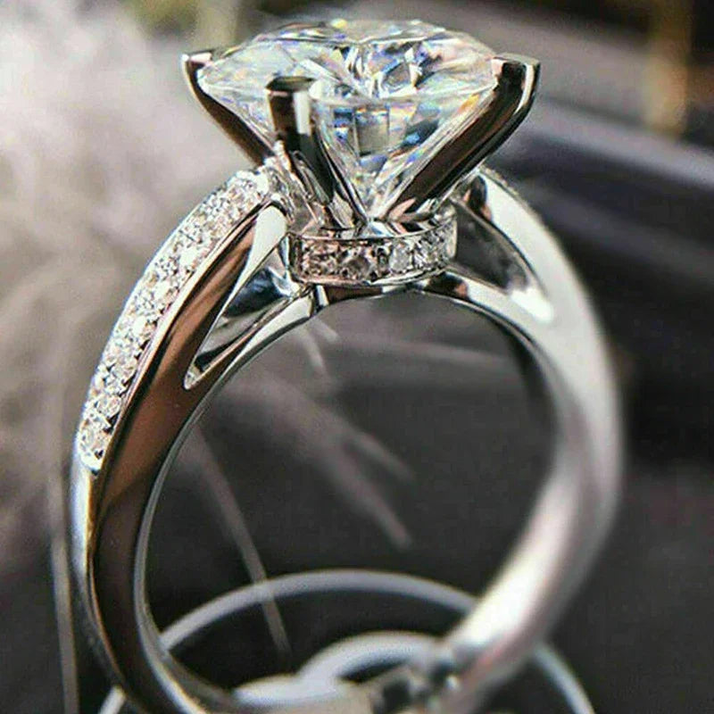 Huitan Classic Engagement Ring