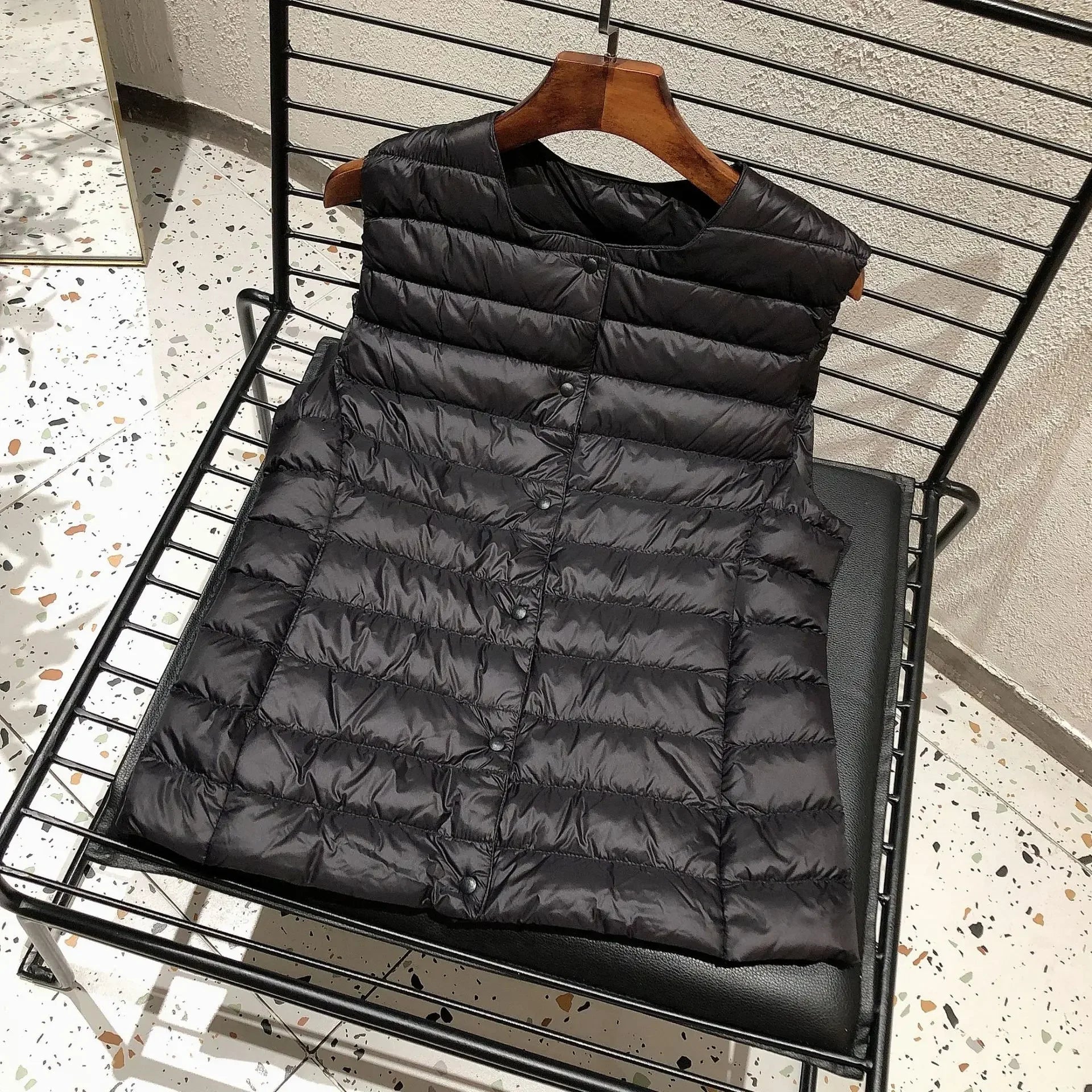 2025  Women Sleeveless Puffer Jacket