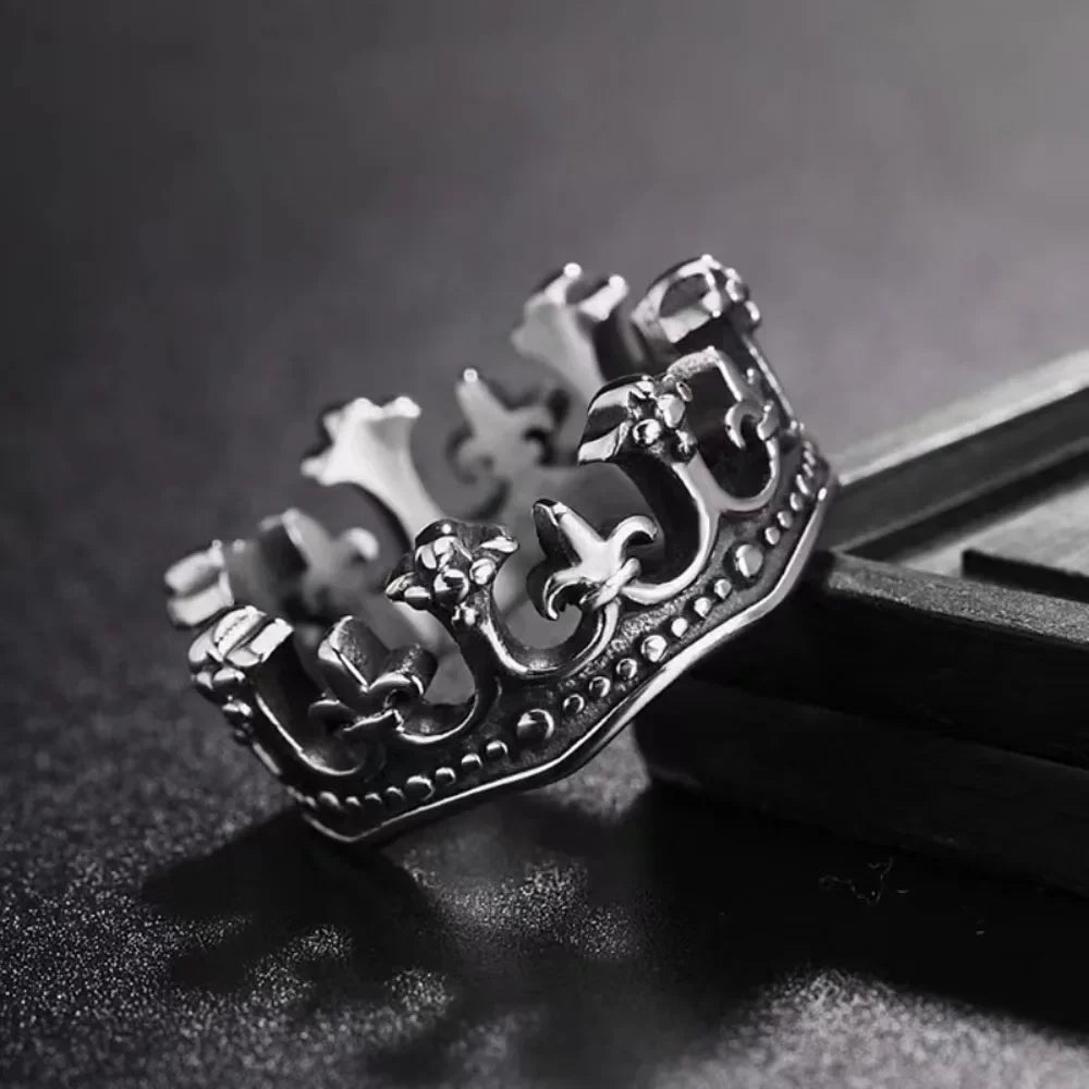 Classic Retro Crown King Ring