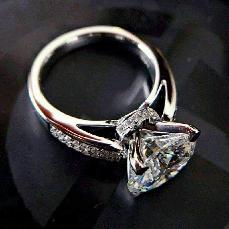 Huitan Classic Engagement Ring