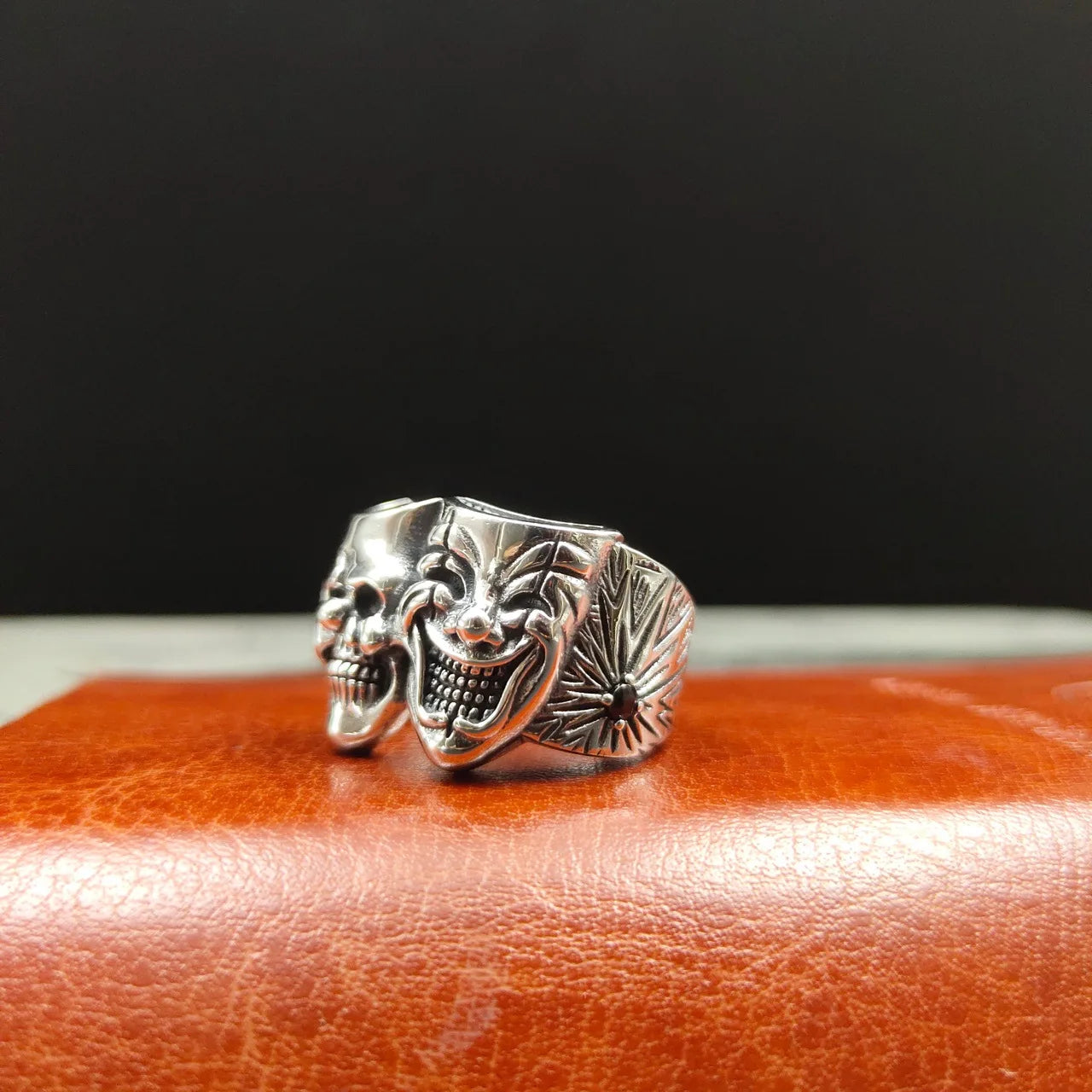 Retro Two Face Joker Ring