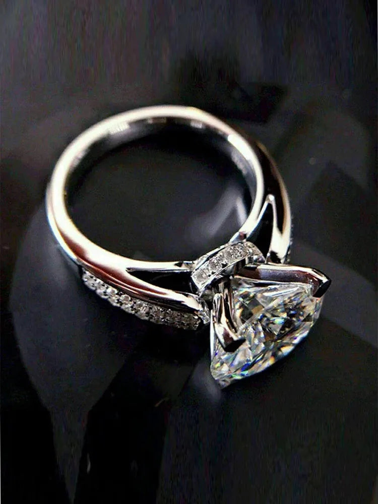 Huitan Classic Engagement Ring